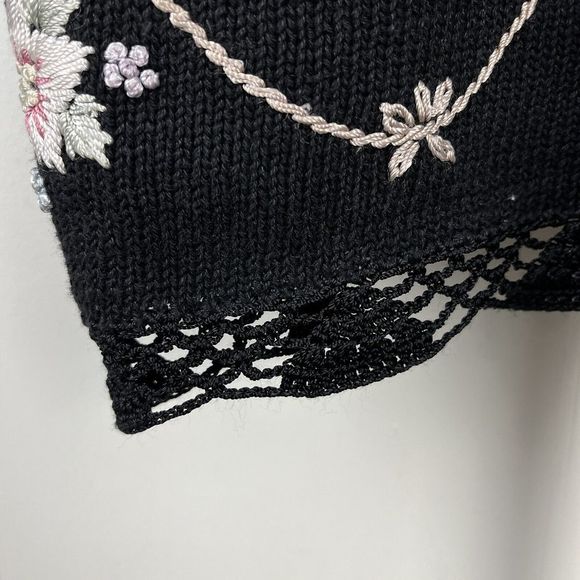 Vintage By Design Floral Crewel Embroidered Black Pullover Sweater Womens Medium - Picture 6 of 9